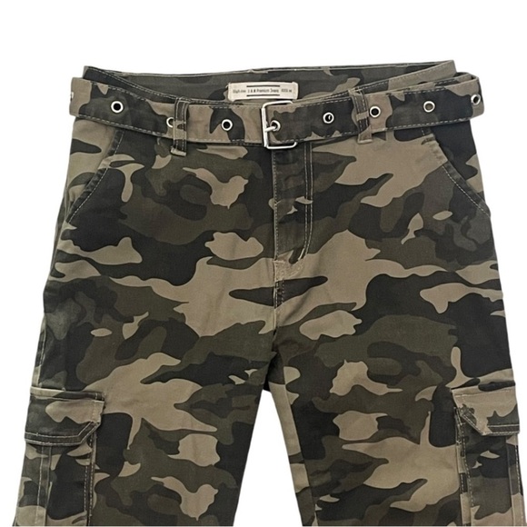 I & M Camo Joggers Cargo Pants Jeans Womens Medium Pockets High Rise Belted USA - Picture 2 of 9